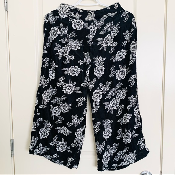 Floral printed Wide Leg Cropped Pants - Picture 1 of 4